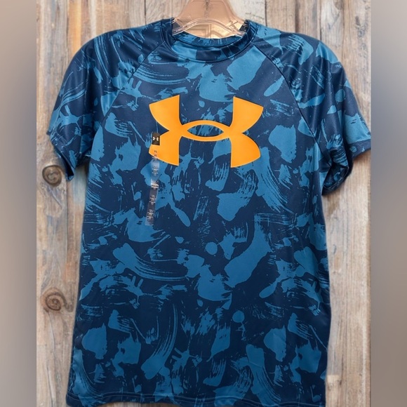 NWT Under Armour Boys Loose Fit Tech Big Logo Raglan Sleeved Athletic T Shirt - Picture 2 of 9